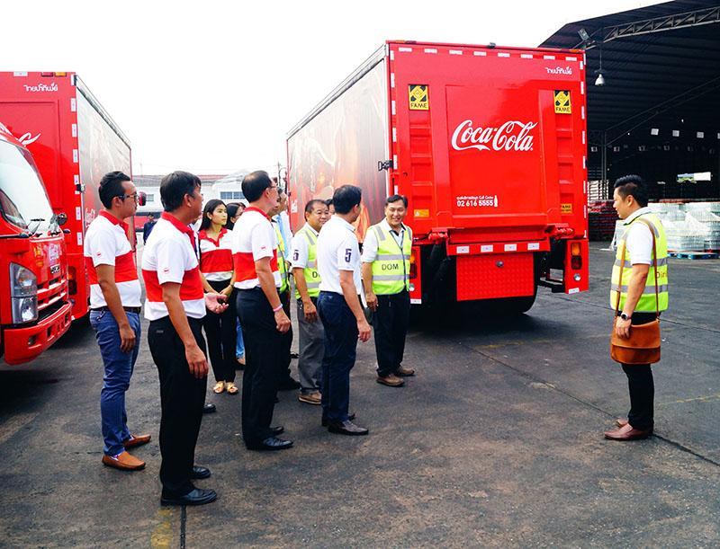 ส่งมอบรถโครงการรถบรรทุกเครื่องดื่ม Coca-Cola